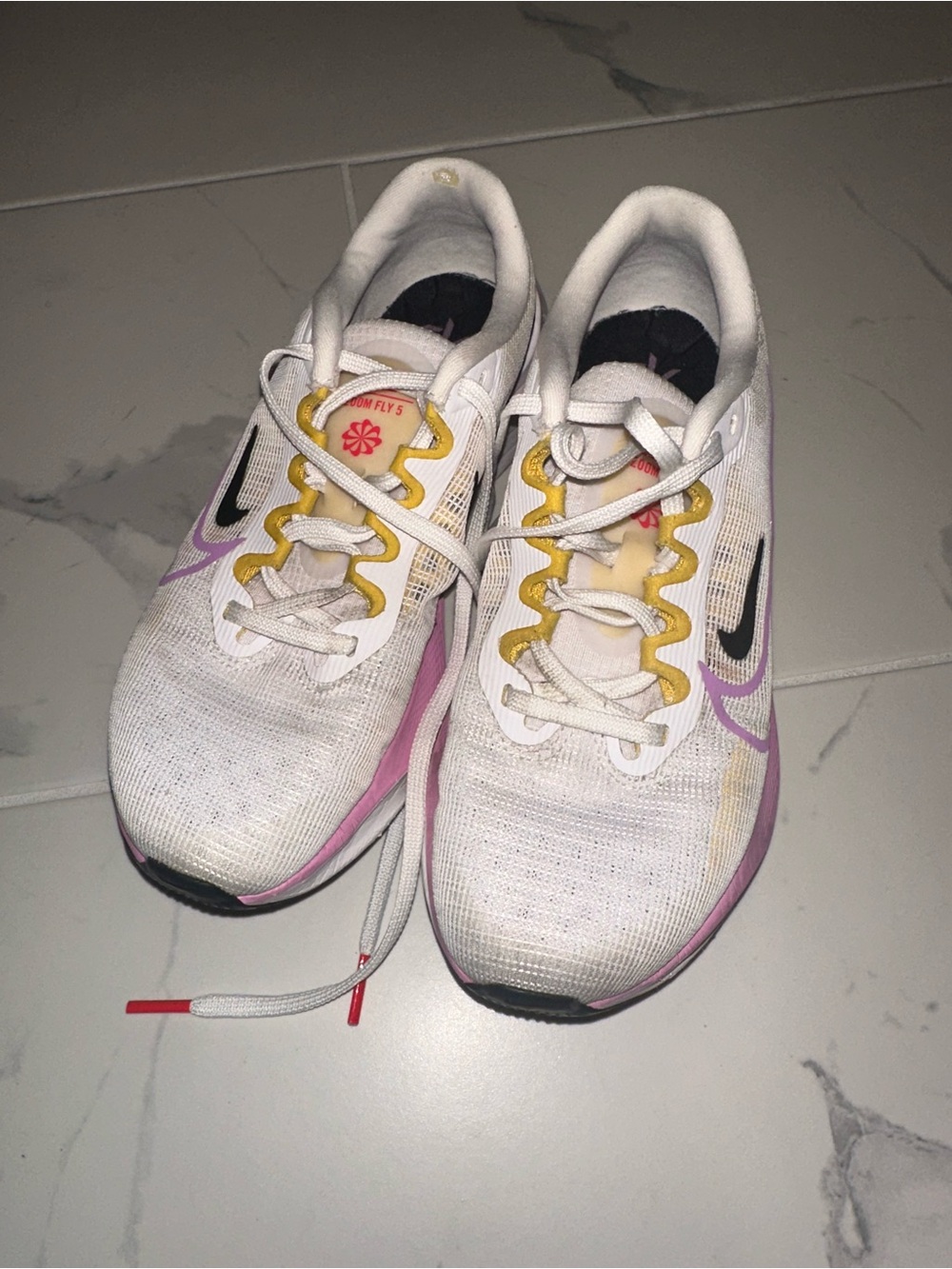 Nike Running Shoe Zoom Fly 5 in White/Fuchsia/Vivid Sulfur